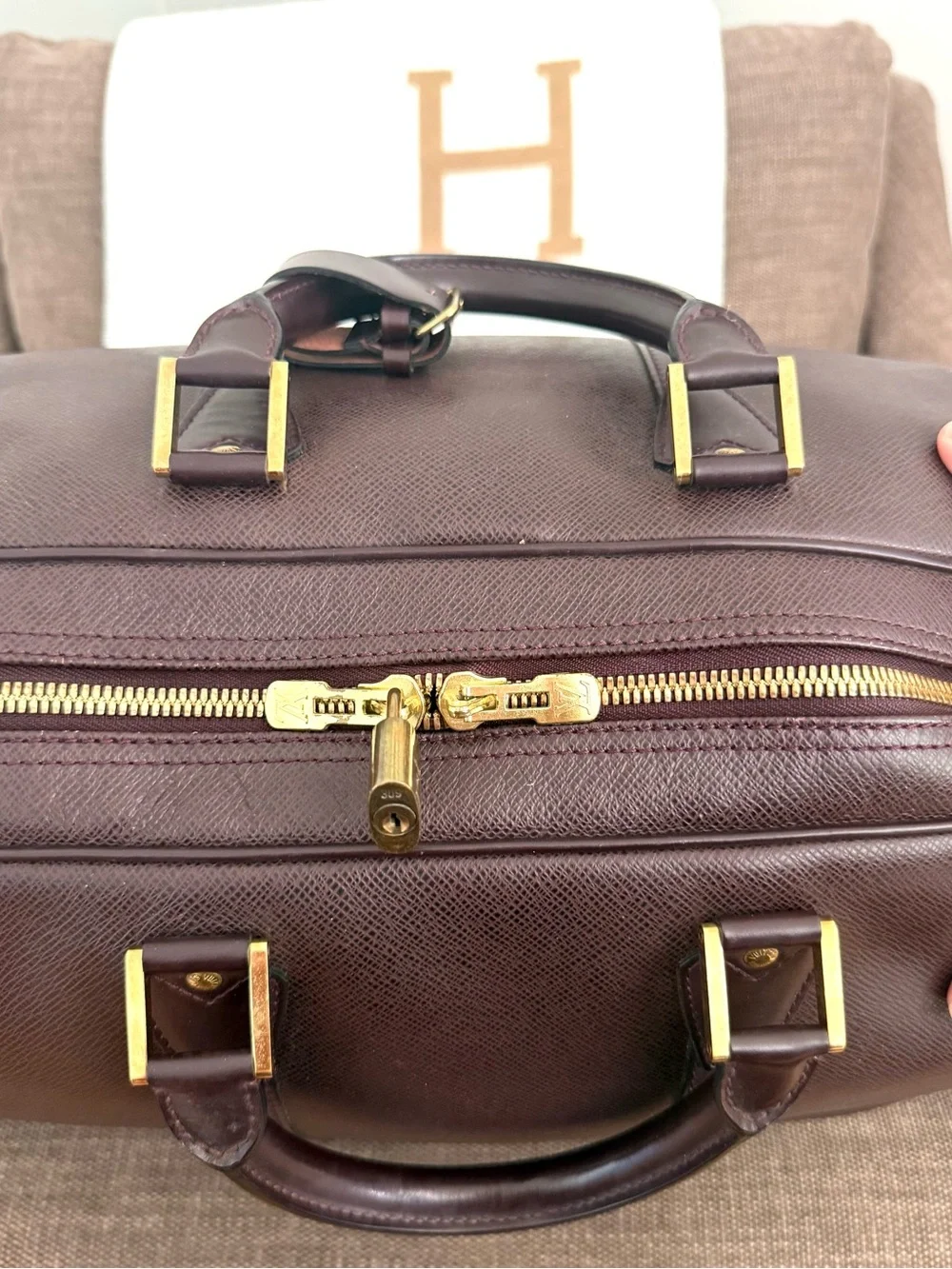 Authentic Louis Vuitton taiga burgundy leather Kandall unisex travel bag LV